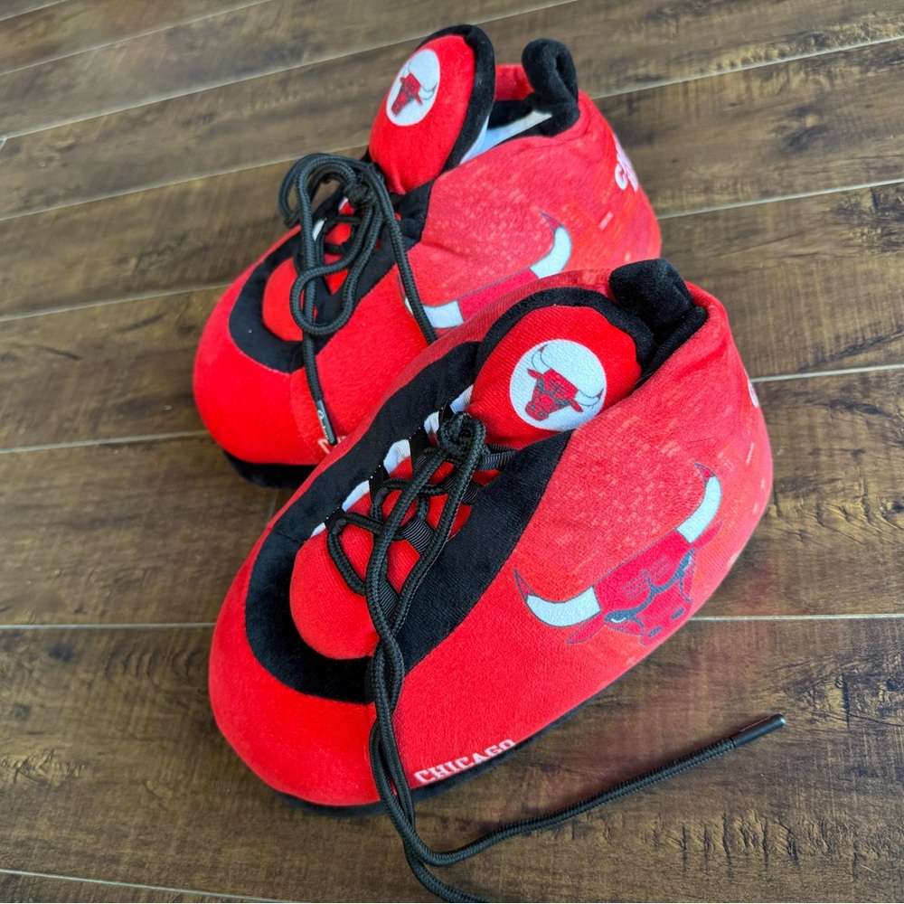 Kids Red and Black Chicago Bulls Slippers